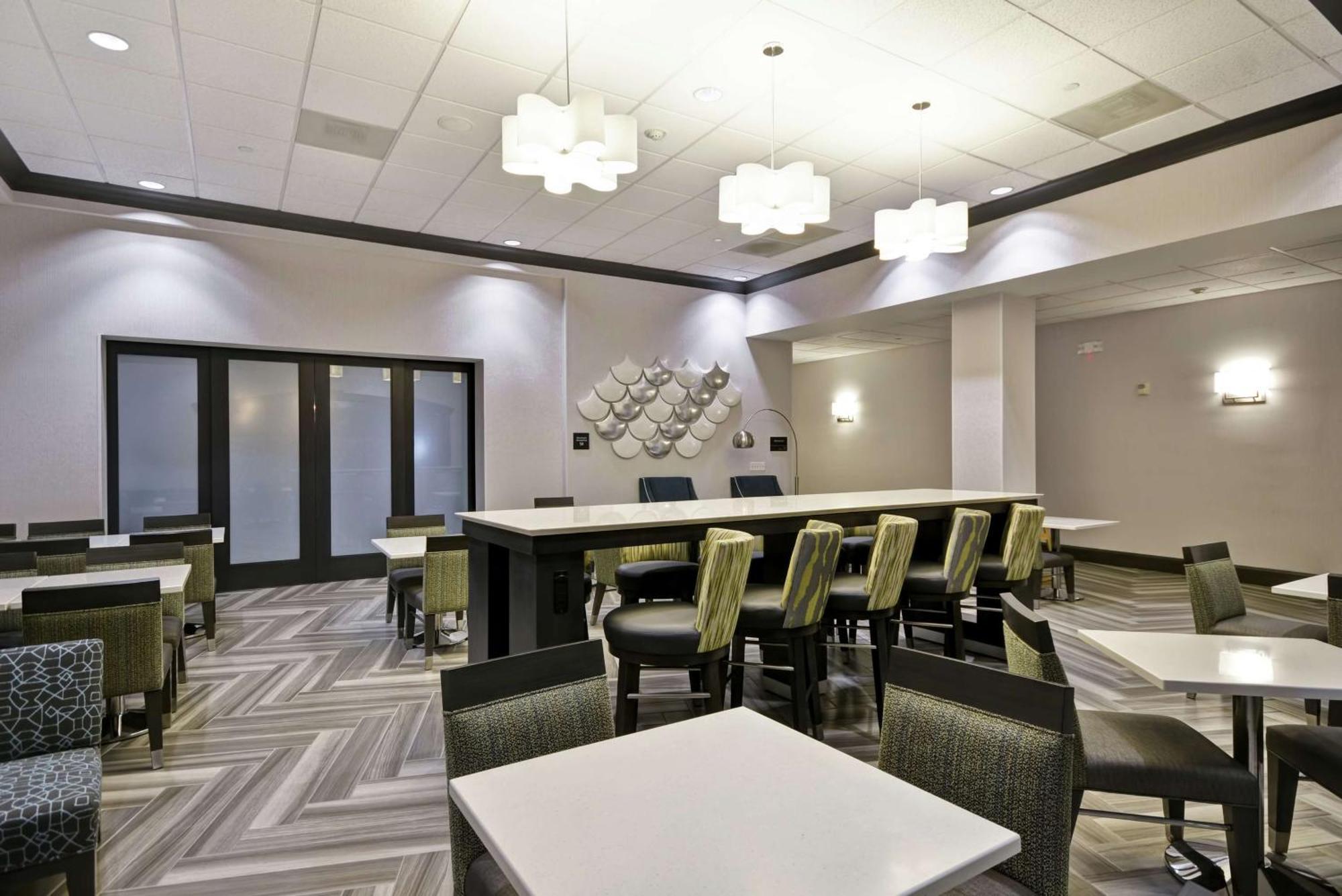Hampton Inn & Suites Los Angeles Burbank Airport Eksteriør billede