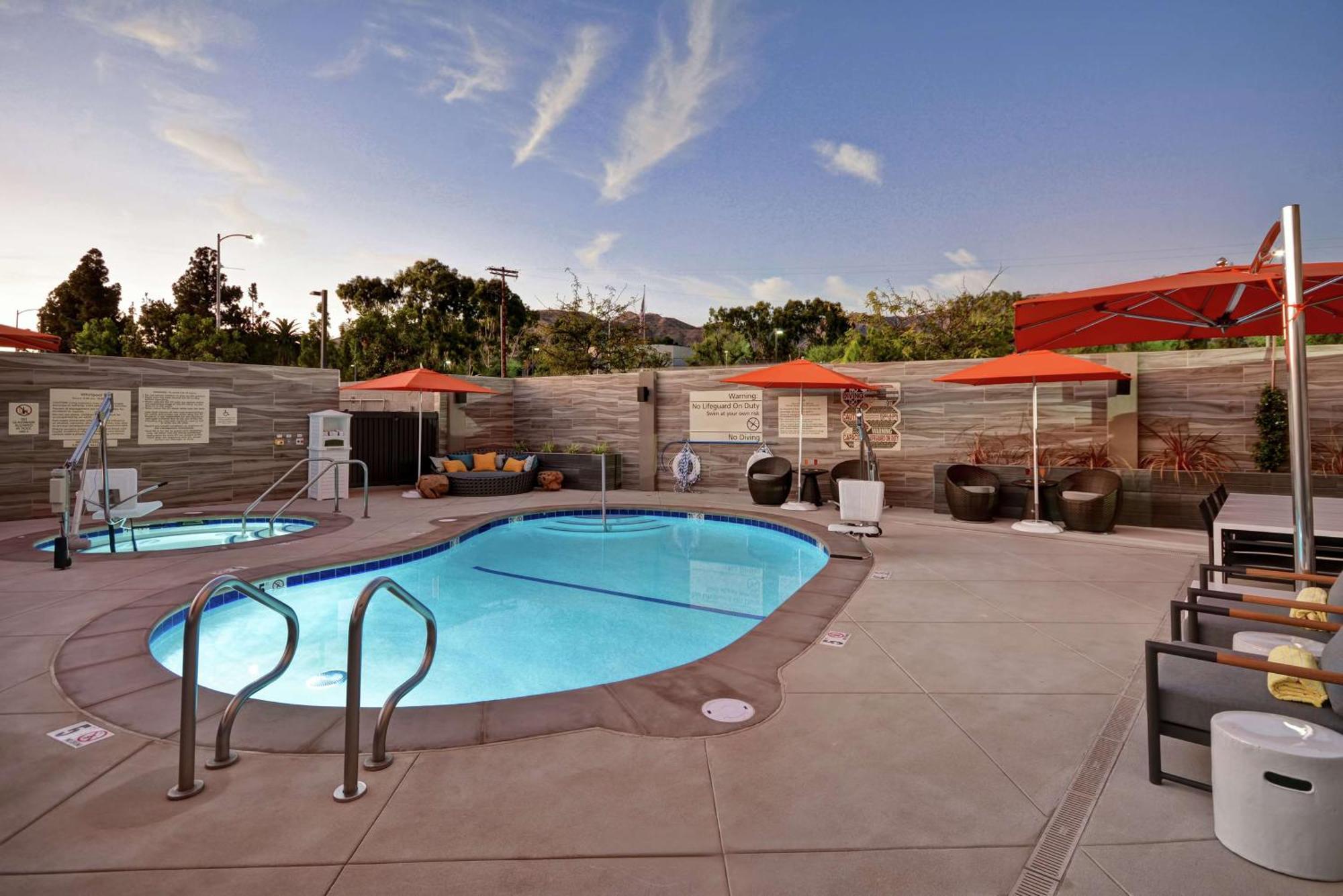 Hampton Inn & Suites Los Angeles Burbank Airport Eksteriør billede