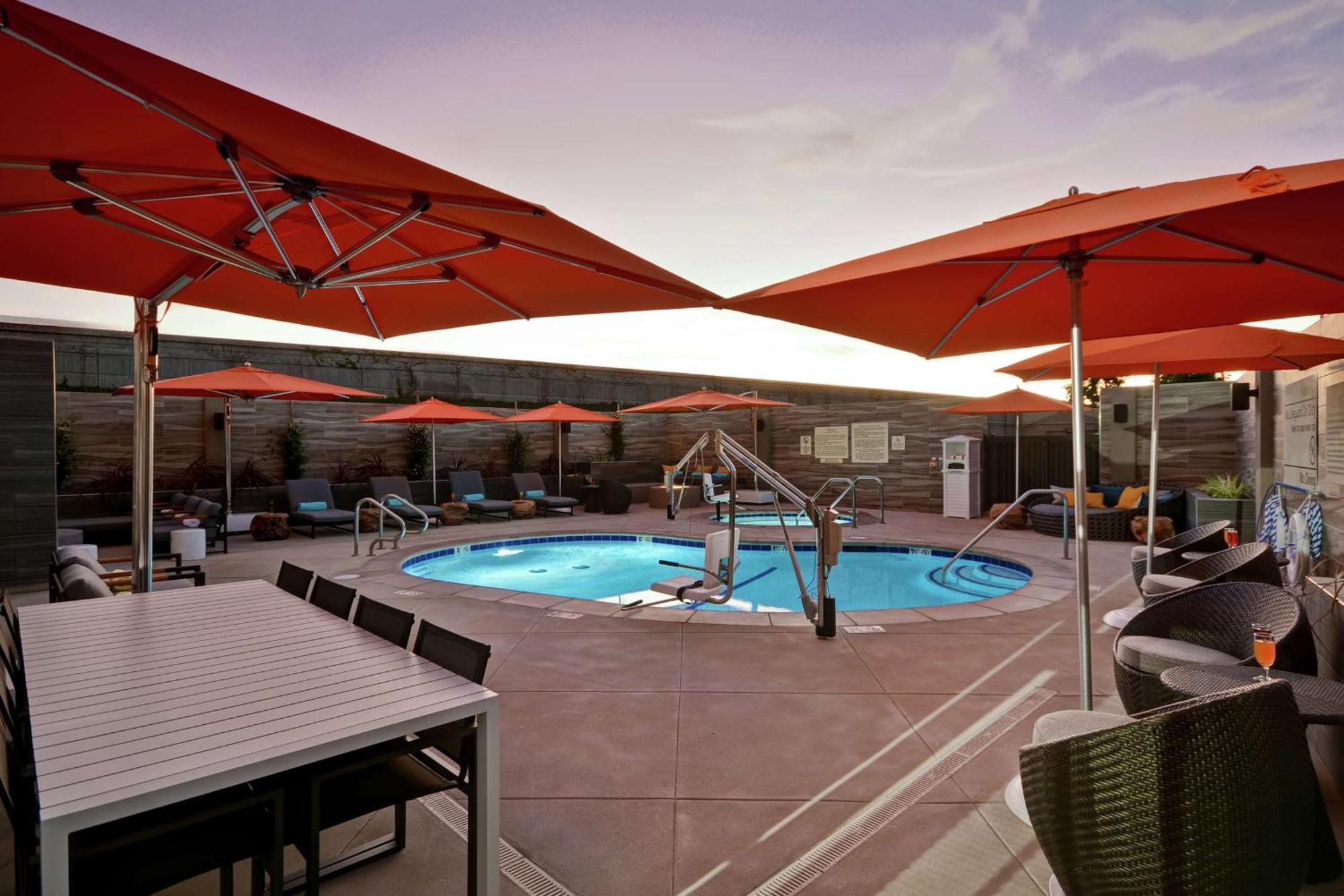 Hampton Inn & Suites Los Angeles Burbank Airport Eksteriør billede