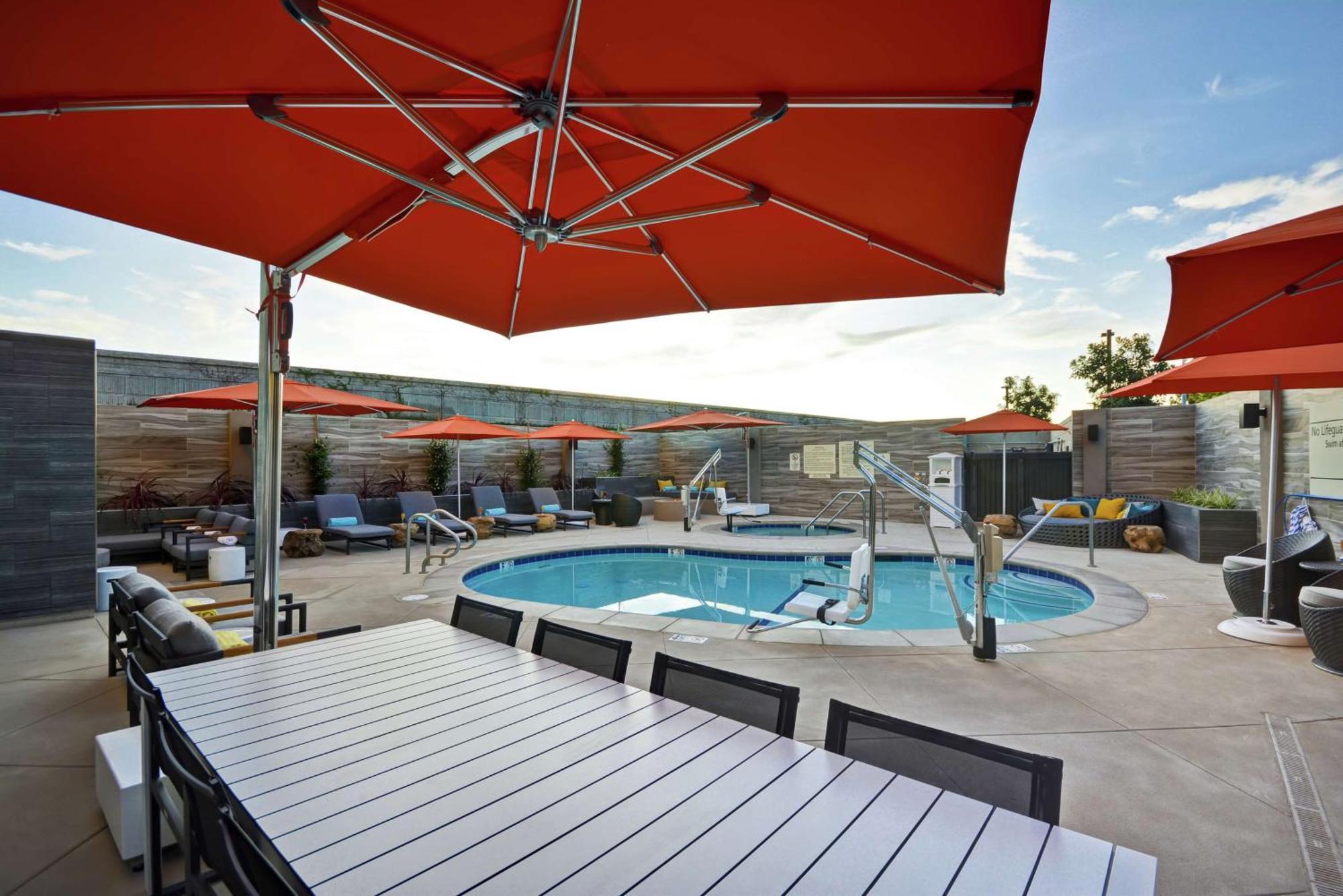Hampton Inn & Suites Los Angeles Burbank Airport Eksteriør billede